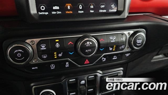 Jeep Wrangler 2022 — Фото 18/20