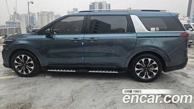 Kia Carnival 2022 — ფოტო 2/20