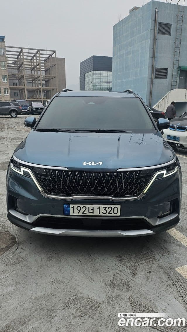 Kia Carnival 2022 — ფოტო 3/20