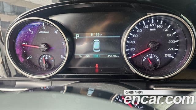 Kia Carnival 2022 — ფოტო 7/20
