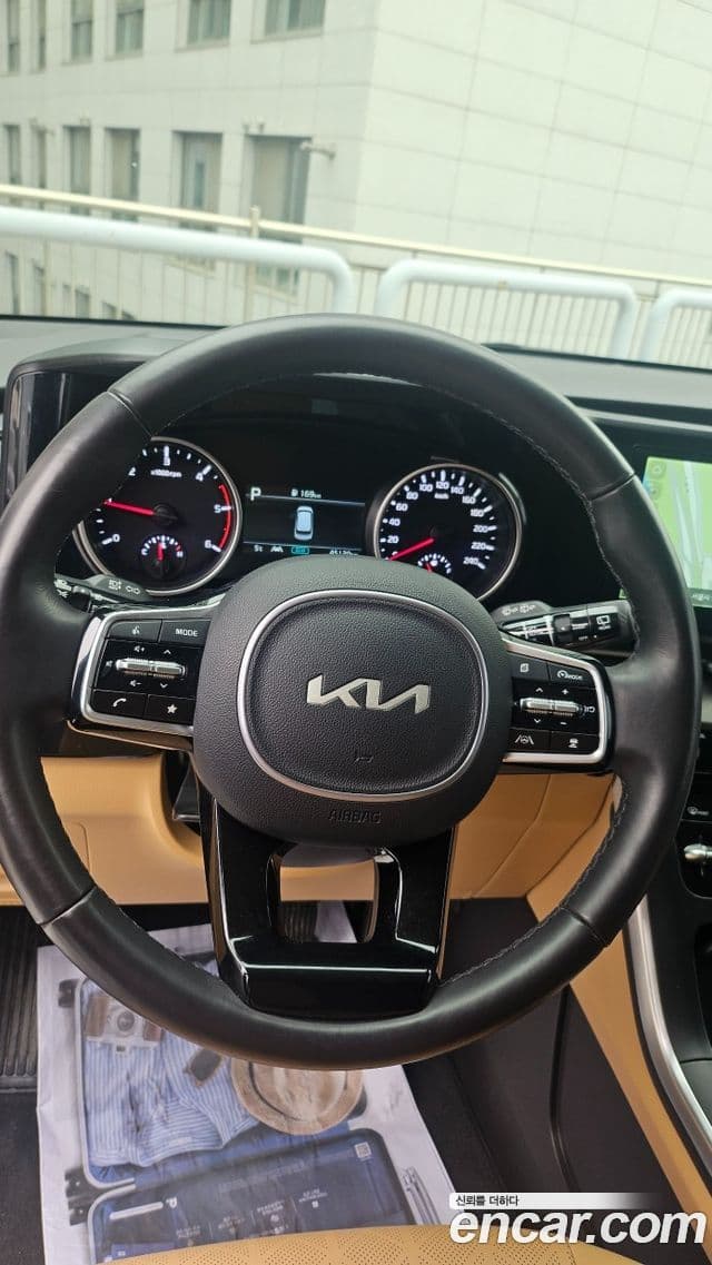 Kia Carnival 2022 — ფოტო 14/20