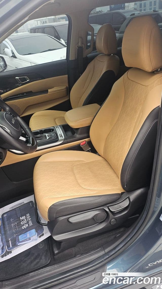 Kia Carnival 2022 — ფოტო 15/20