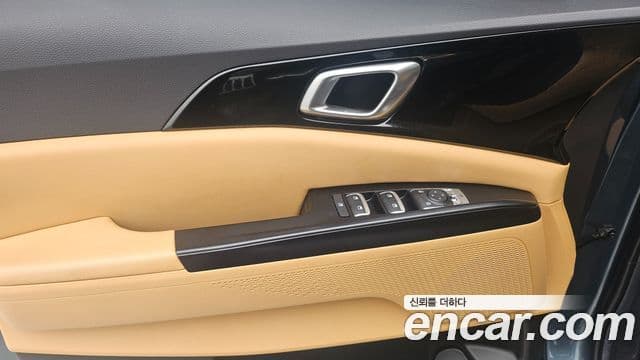 Kia Carnival 2022 — ფოტო 17/20
