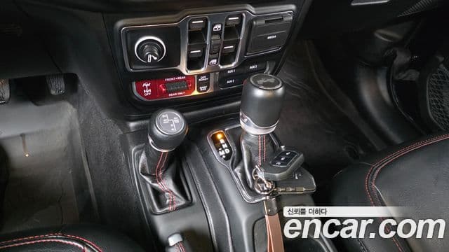 Jeep Wrangler 2022 — Şəkil 12/20