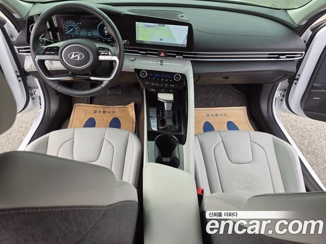 Hyundai The New Avante Hybrid 2020 — Photo 9/20