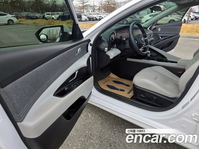 Hyundai The New Avante Hybrid 2020 — Photo 7/20