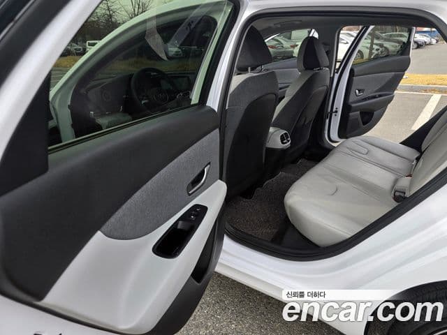 Hyundai The New Avante Hybrid 2020 — Photo 6/20