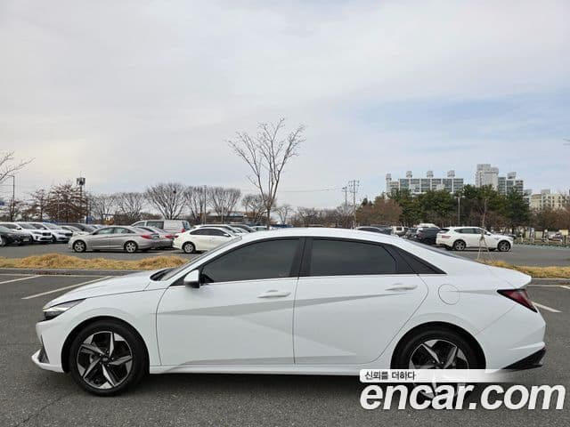 Hyundai The New Avante Hybrid 2020 — Photo 17/20