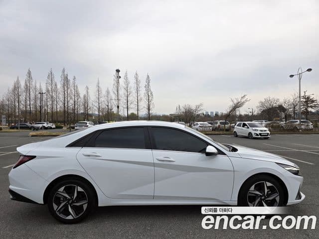 Hyundai The New Avante Hybrid 2020 — Photo 14/20