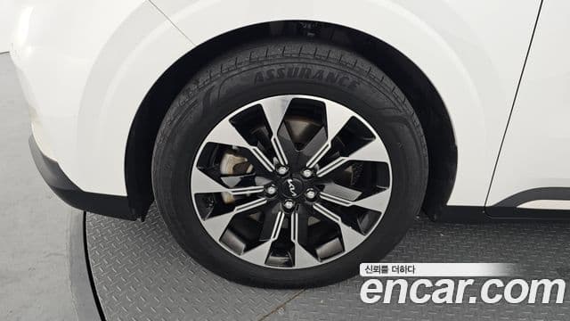 Kia Carnival 2022 — ფოტო 5/20