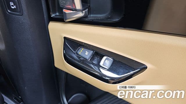 Kia Carnival 2022 — ფოტო 19/20