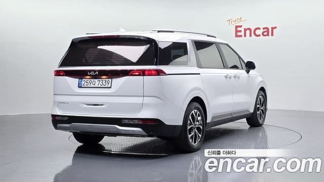 Kia Carnival 2023 — ფოტო 2/20
