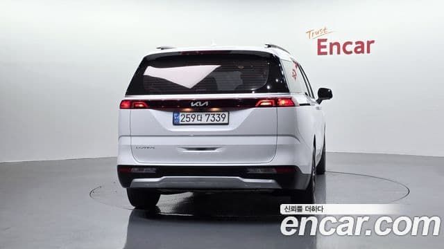 Kia Carnival 2023 — ფოტო 4/20