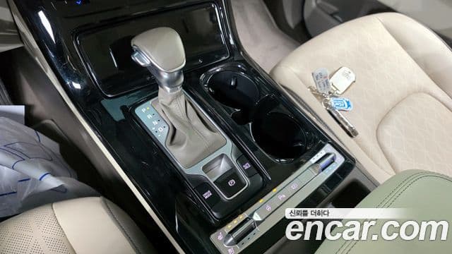 Kia Carnival 2023 — ფოტო 9/20