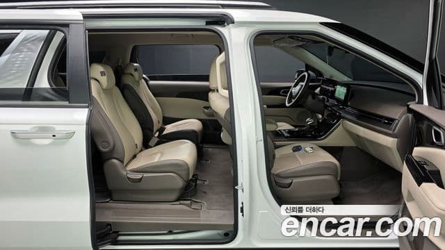 Kia Carnival 2023 — ფოტო 10/20