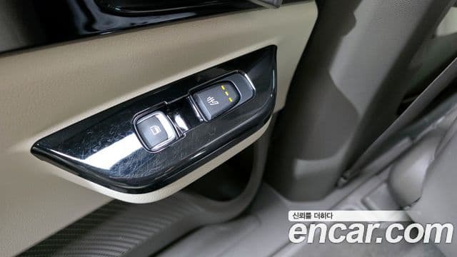 Kia Carnival 2023 — ფოტო 18/20