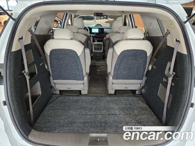 Kia Carnival 2023 — ფოტო 19/20
