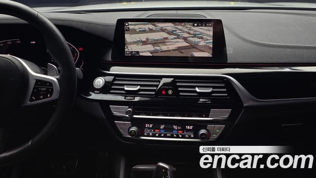 BMW 5 Series 2020 — ფოტო 15/20