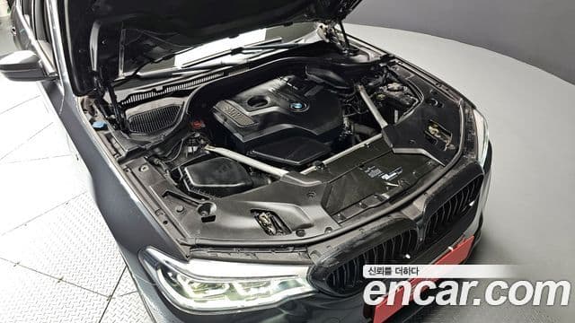 BMW 5 Series 2019 — Şəkil 9/20