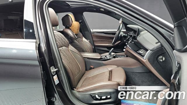 BMW 5 Series 2019 — Şəkil 8/20