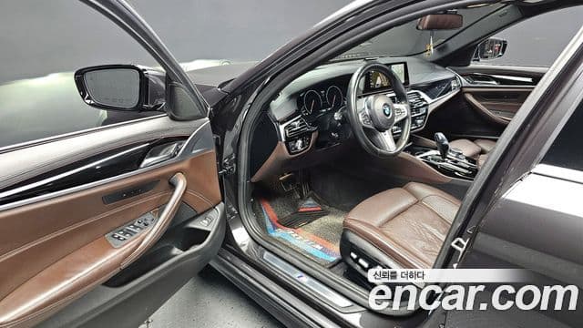 BMW 5 Series 2019 — Şəkil 10/20