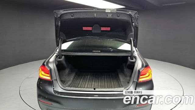 BMW 5 Series 2019 — Şəkil 13/20