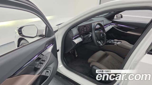 BMW 5 Series 2025 — ფოტო 11/20