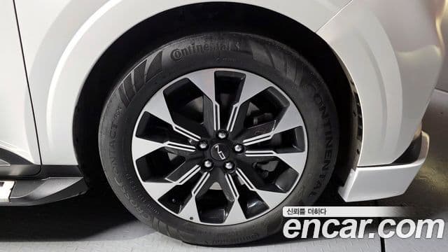 Kia Carnival 2021 — ფოტო 5/20
