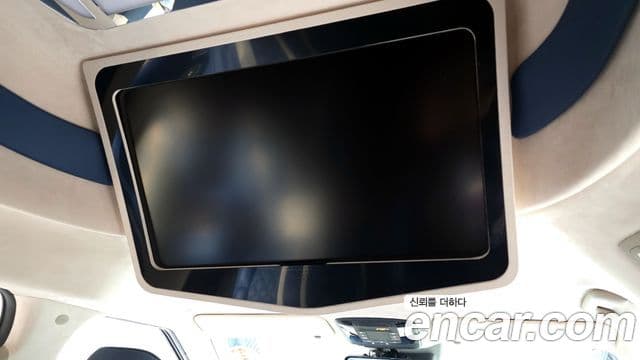 Kia Carnival 2021 — ფოტო 18/20