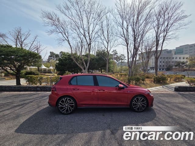 Volkswagen Golf 2024 — ფოტო 15/16
