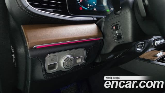 Mercedes-Benz GLE-Class 2019 — ფოტო 17/20