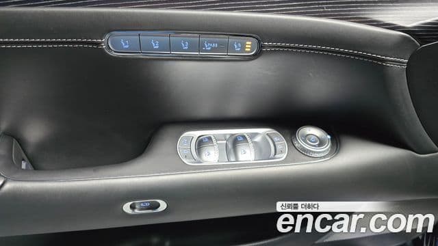 Genesis G90 2022 — Photo 16/20
