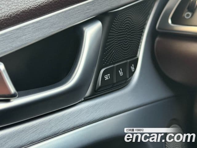 Genesis G70 2020 — ფოტო 15/17