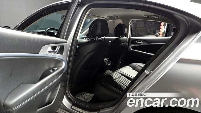 Genesis G70 2021 — ფოტო 12/20
