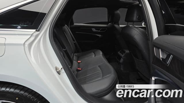 Audi A6 2022 — фото 12 из 20