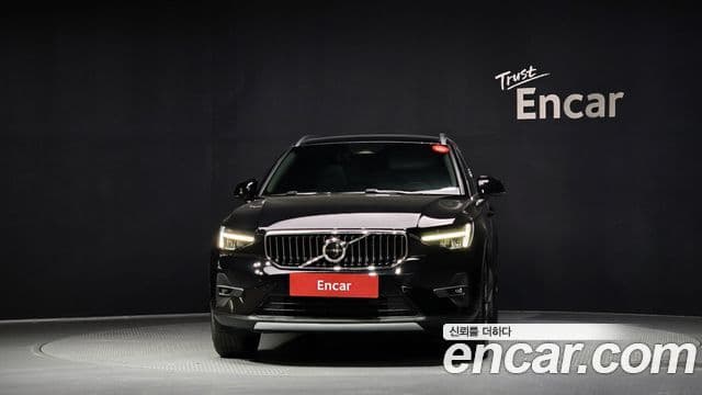Volvo XC40 2023 — Şəkil 10/20