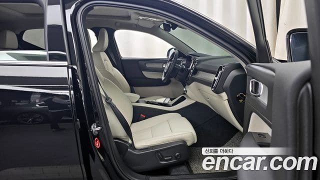 Volvo XC40 2023 — Şəkil 9/20