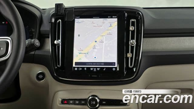 Volvo XC40 2023 — Şəkil 19/20
