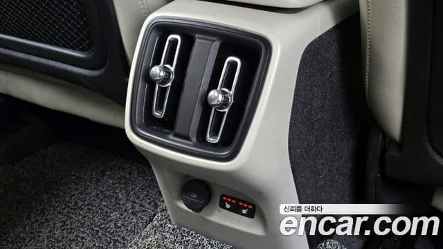 Volvo XC40 2023 — Şəkil 18/20