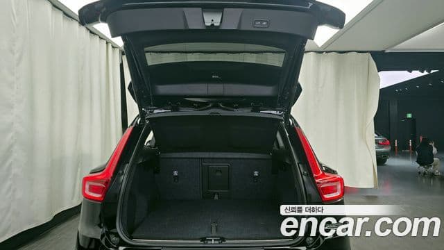 Volvo XC40 2023 — Şəkil 14/20