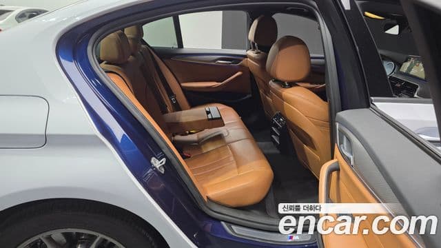 BMW 5 Series 2018 — ფოტო 12/20