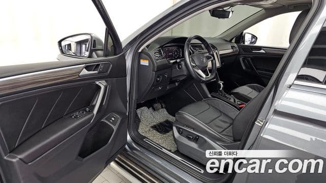 Volkswagen Tiguan Allspace 2023 — ფოტო 10/20