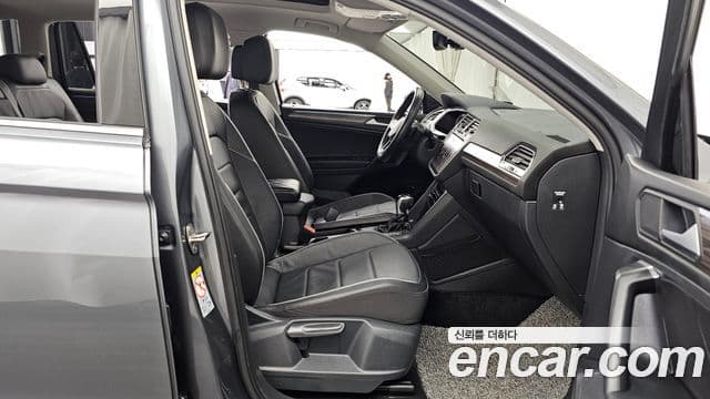Volkswagen Tiguan Allspace 2023 — ფოტო 11/20