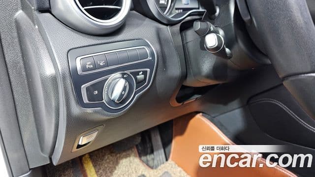 Mercedes-Benz GLC-Class 2018 — Şəkil 13/20