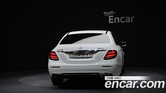 Mercedes-Benz E-Class 2018 — Фото 4/20
