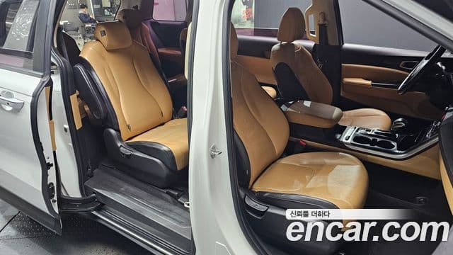 Kia Carnival 2020 — фото 11 из 20