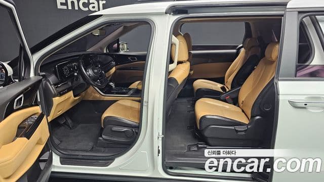 Kia Carnival 2020 — фото 12 из 20