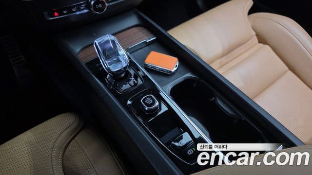 Volvo XC60 2024 — фото 9 из 20