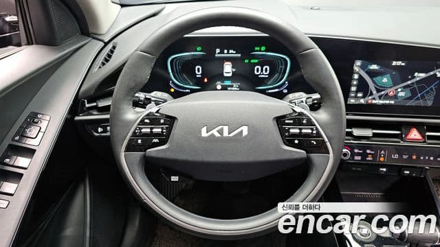 Kia Niro 2022 — ფოტო 13/20