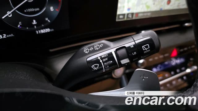 Kia Carnival 2022 — ფოტო 18/20